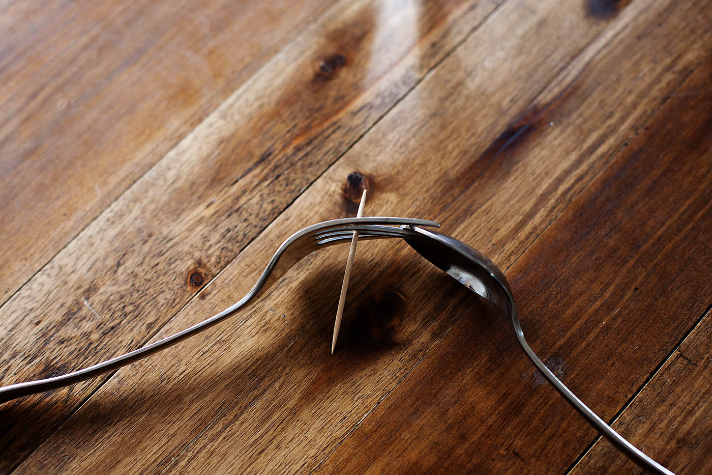 聚会上最简单的魔术表演,聚会魔术教学牙签