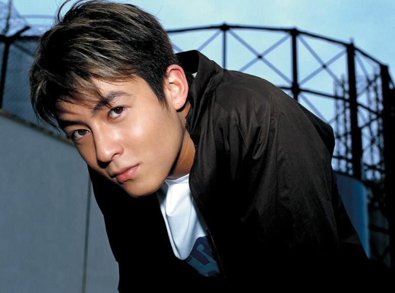 HM辱华升级！杨颖发文玩心机被识破，陈冠希一招让耐克遭重创