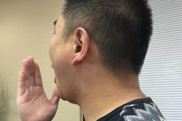 一说话嘴里传出臭味,一说话嘴里就出现口臭是怎么回事