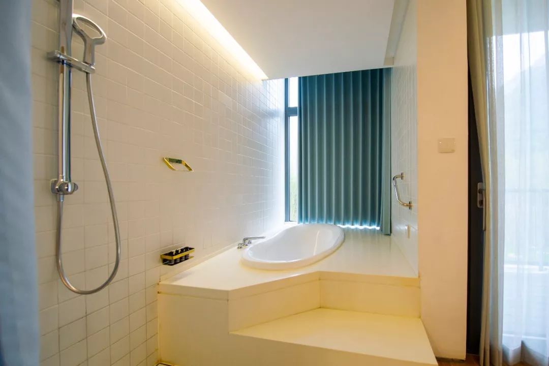 重回校园体验青春懵懂,重回校园体验大学生