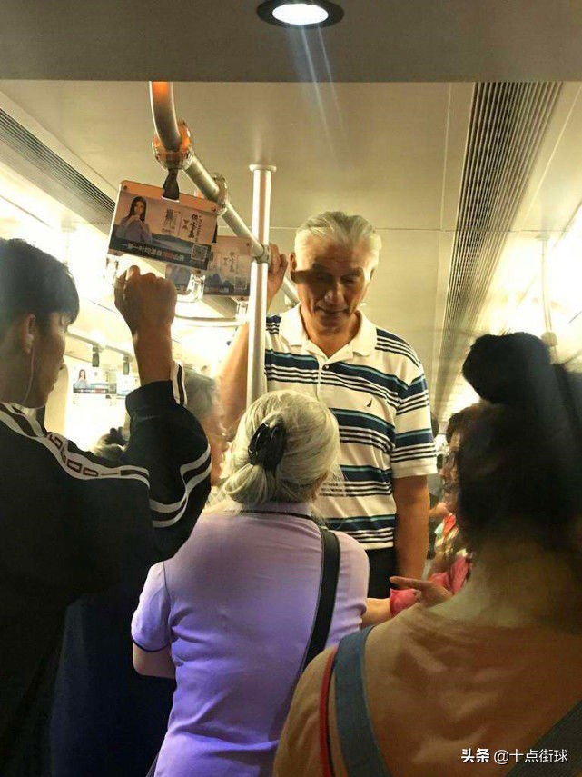 姚明和姚蕾身高多高,姚明的女儿姚沁蕾10岁会打篮球么