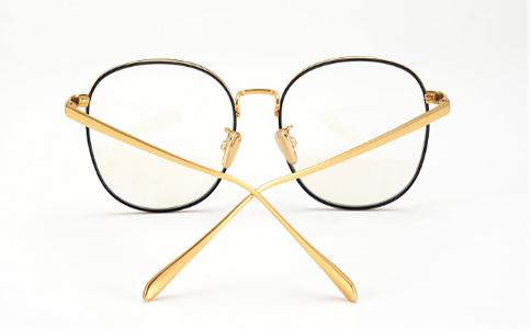 眼镜片镜架出现什么情况后就需要调整和更换了？日常要这样保养