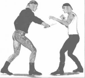 短刀进攻与防守技巧,短刀摆刺的防御与反击