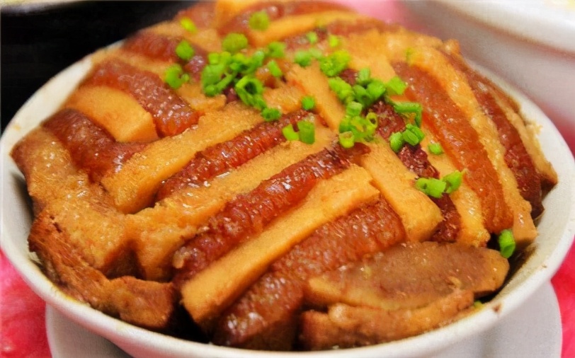 芋头蒸肉最正宗做法,芋头蒸肉入口即化鲜香味美