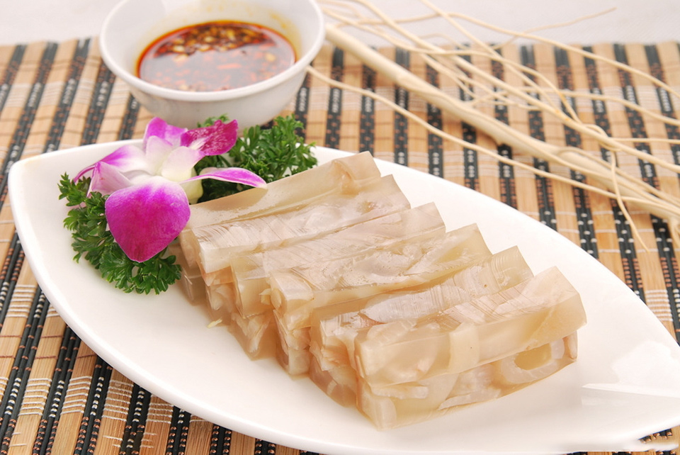 怎样做猪皮冻不腥特别好吃,做猪皮冻猪皮不烂怎么办