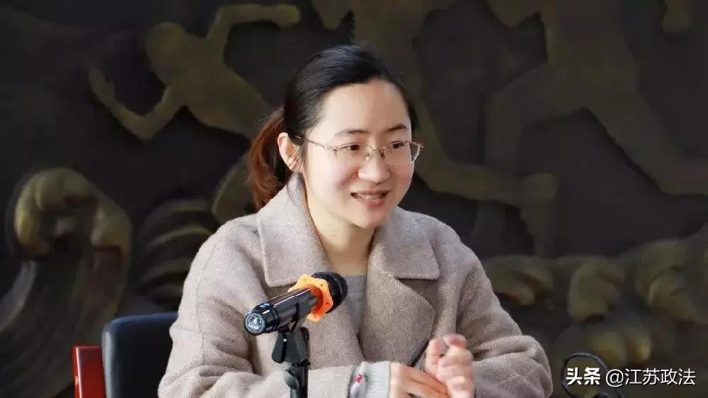 疫情防控一线的感人瞬间 (抗击疫情防控一线的一个感人故事)