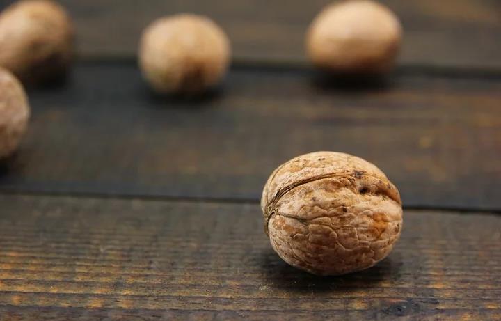 薄壳大核桃吃不掉夏天怎么办,核桃怎么挑选又脆又好吃
