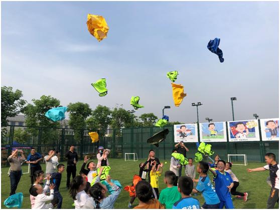 2019“民丰银行”宿迁市体育社团*党**委六进公益行走进市鼎足体育俱乐部