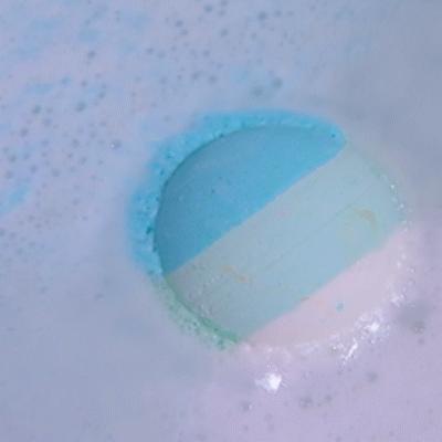 一颗少女手蕾解锁一场浴中奇思，于是身体被唤醒