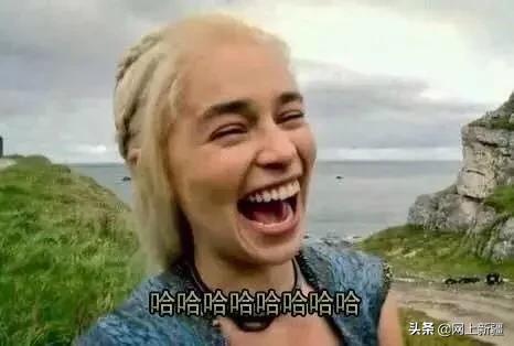 这位“女汉子”在*疆新**，把狼养成了哈士奇，就是经常揍狼的那个