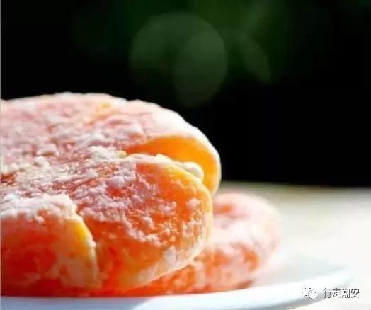 红布包和黄布包,红布包裹紧盛满小米的碗