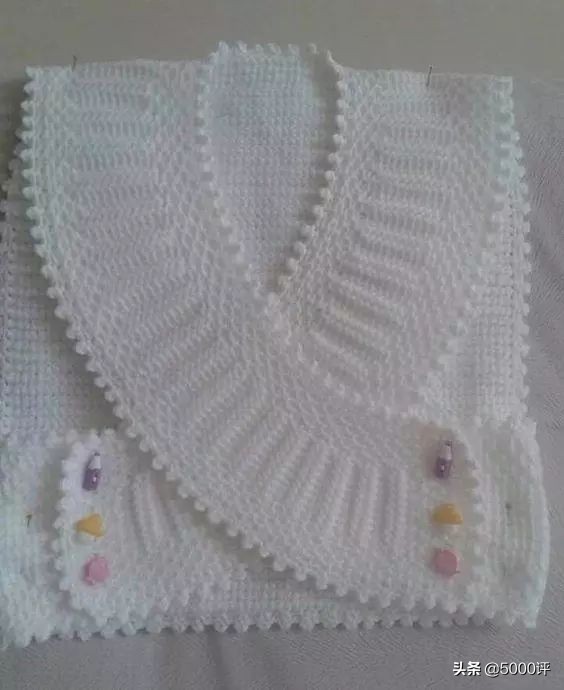依可爱女孩马甲裙棒针编织教程,女式棒针开襟马甲新款编织法