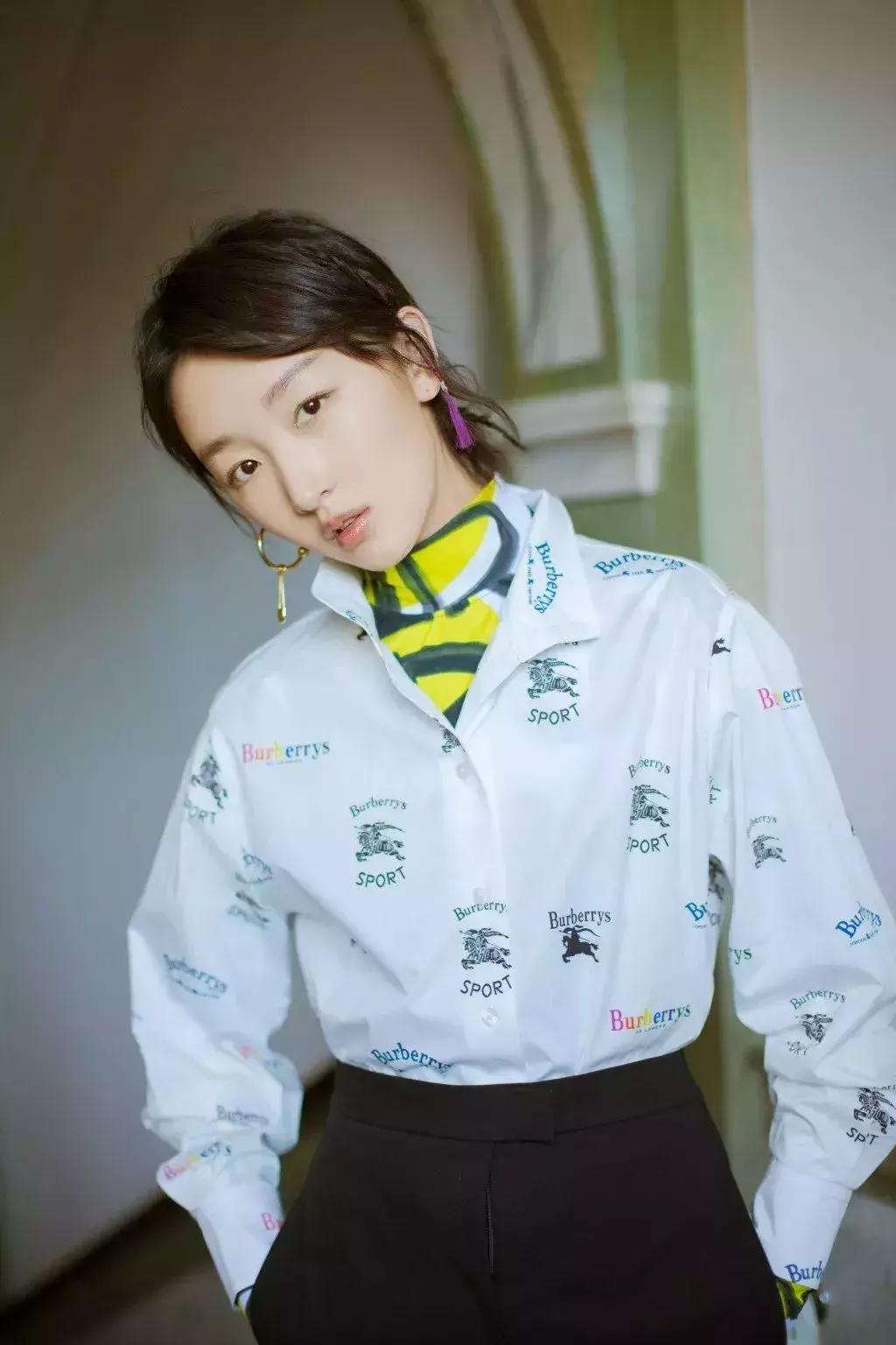 一件衬衫的六种穿搭,1件白衬衫怎么穿出5种风格