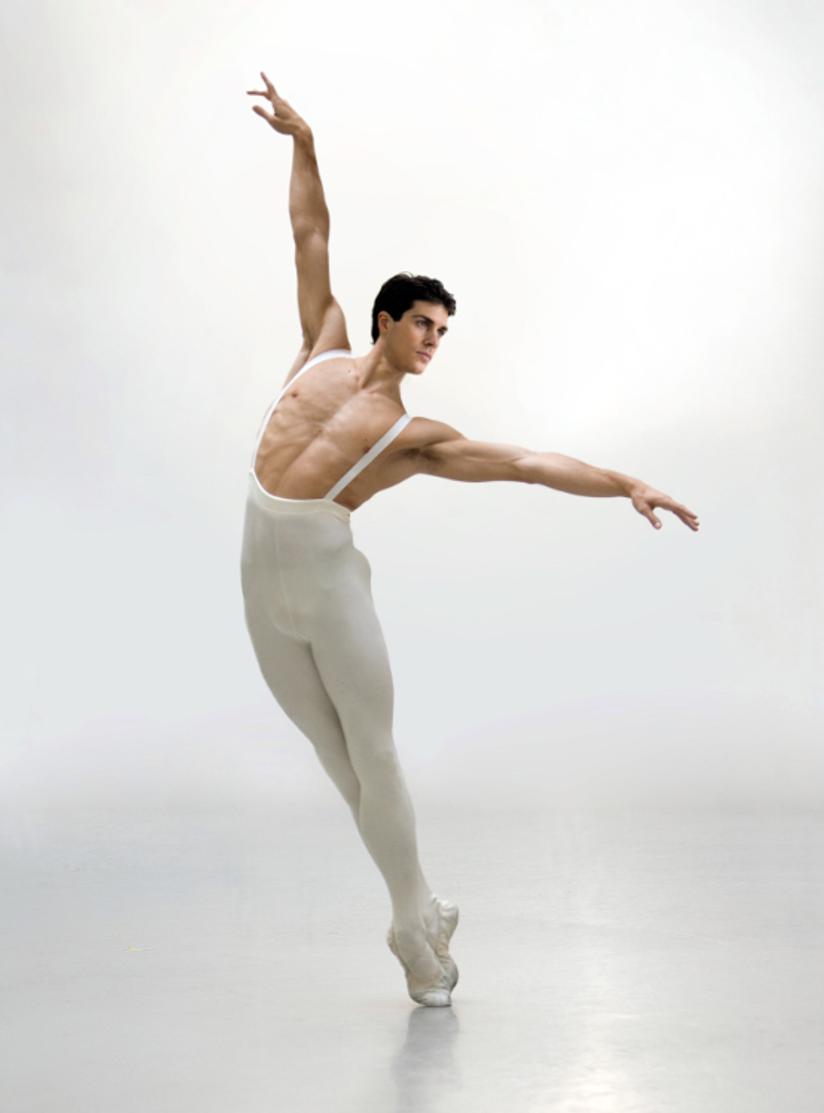 意大利舞蹈家RobertoBolle,46岁仍帅气青春身材完美