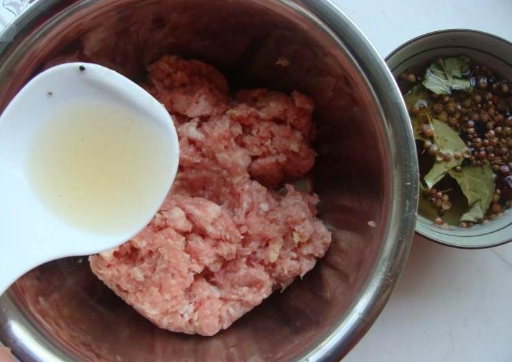 肉馅放多少料酒合适,肉馅怎么放酱油