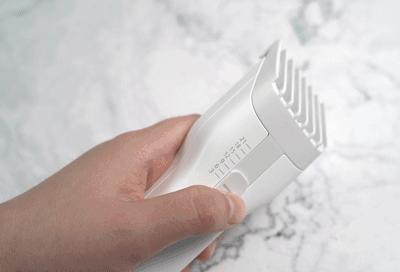 头发长理发店没开门怎么办，别在傻傻的等了，搞个理发器自己剃头