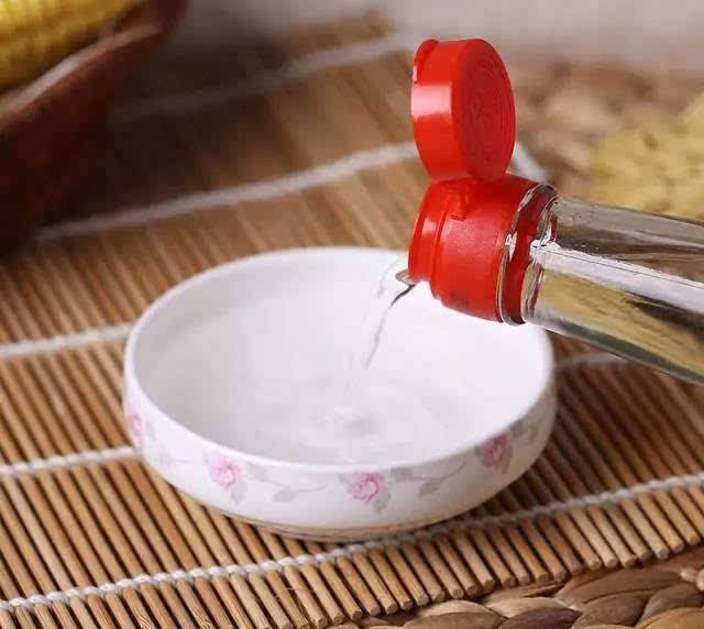 洗手盆边玻璃胶变黑发霉怎么清理,玻璃胶时间长了发霉变黑怎么办