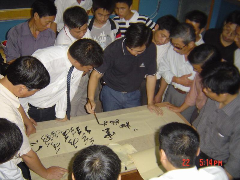 能免费帮忙给我题个字吗,要钱太俗了;写字的:一边凉快去