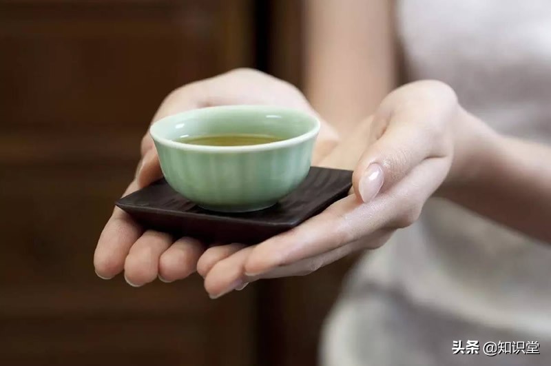 茶满欺人酒满敬人什么意思潮汕话,酒满敬人水满欺人这句话什么意思