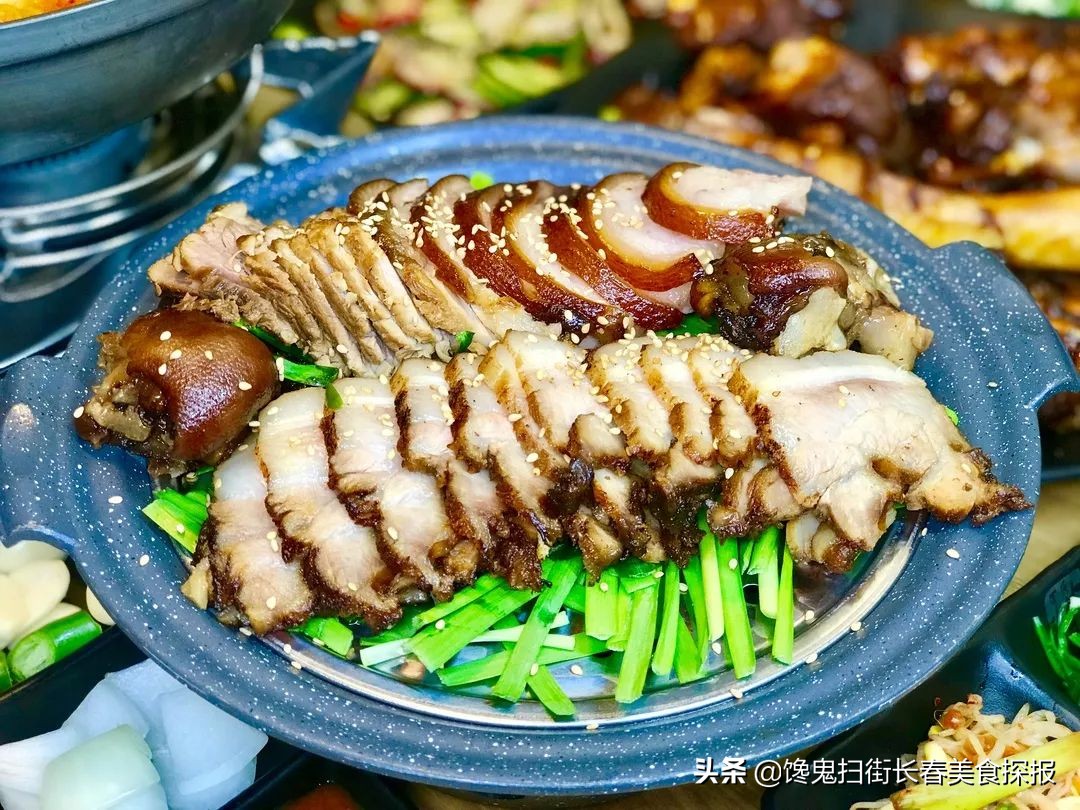超好吃的烤大猪蹄子,长春最火的烤猪蹄