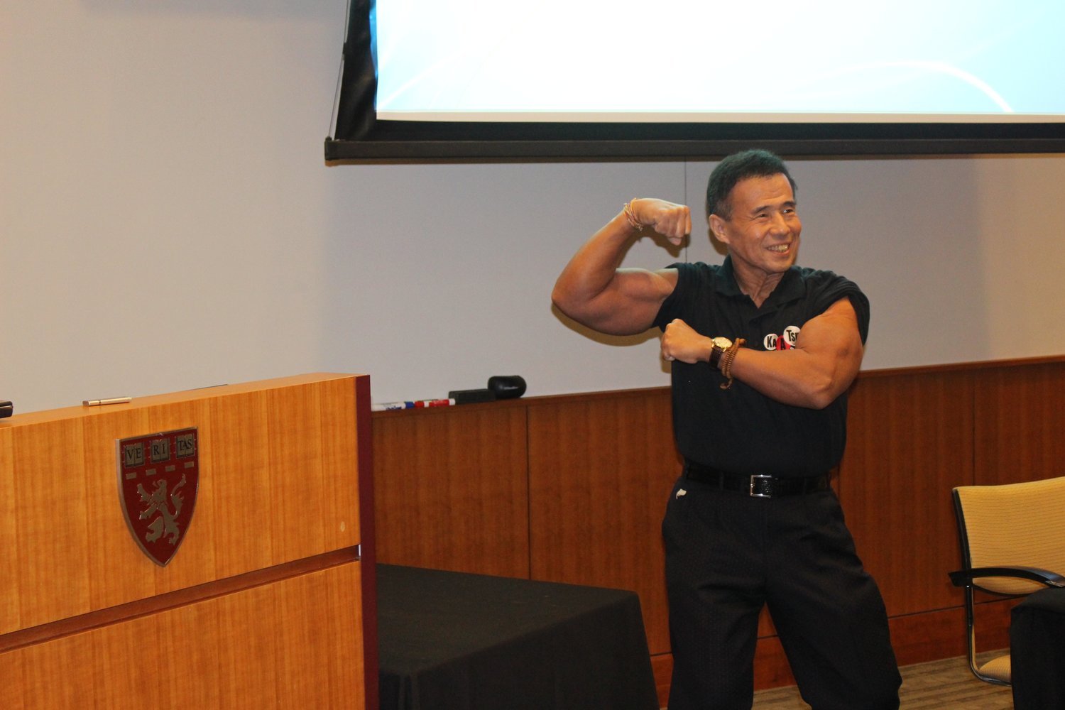 关节疼痛无力怎么治疗,关节疼使不上劲按摩手法