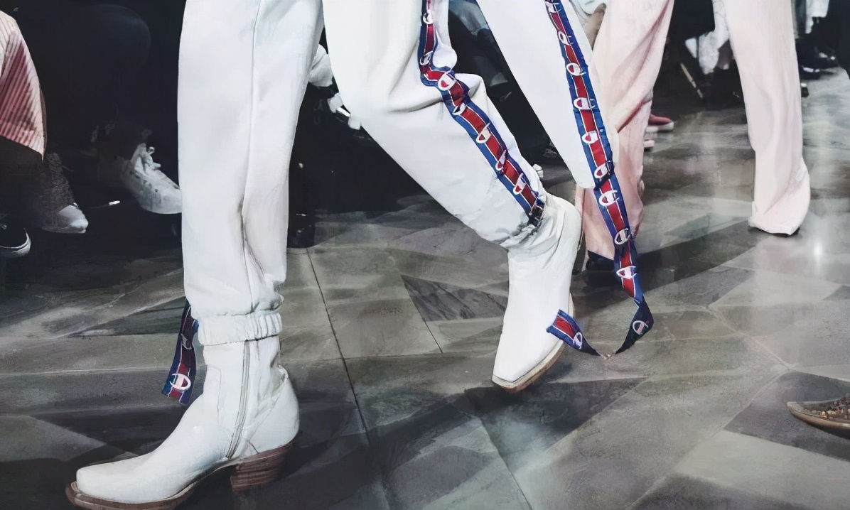 每个人都有冠军梦,冠军champion短袖全是logo