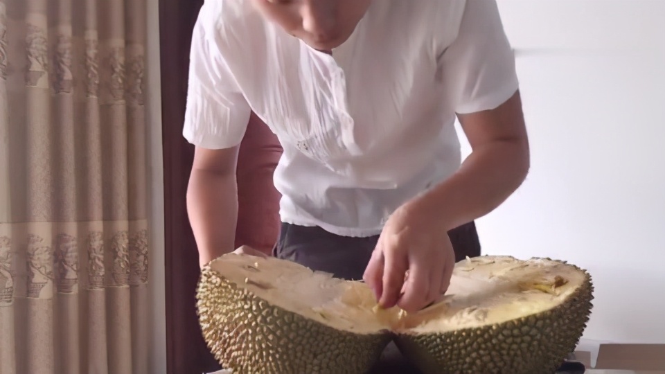 买菠萝蜜时，论斤买好还是论盒买好？甜度差别大，别再瞎买了