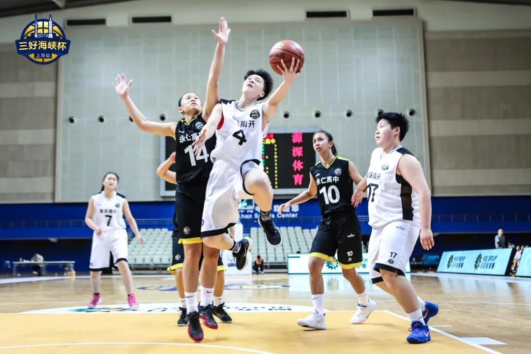 16岁打进国家队，男生与她单打都未必能赢！南开中学伍湘琳