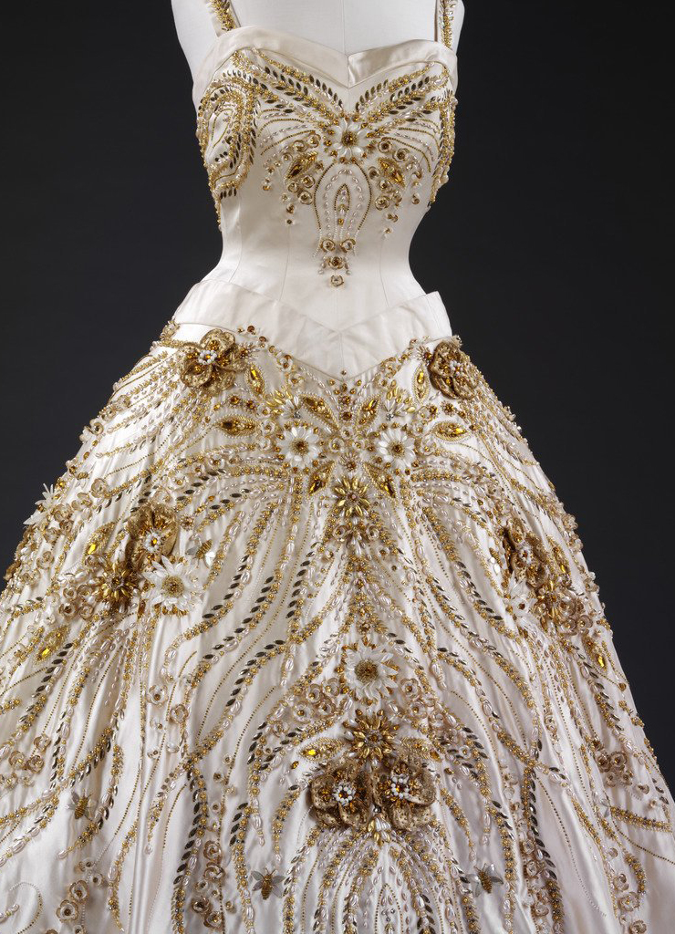 英女王高贵优雅的一生,英女王高贵气质的视频