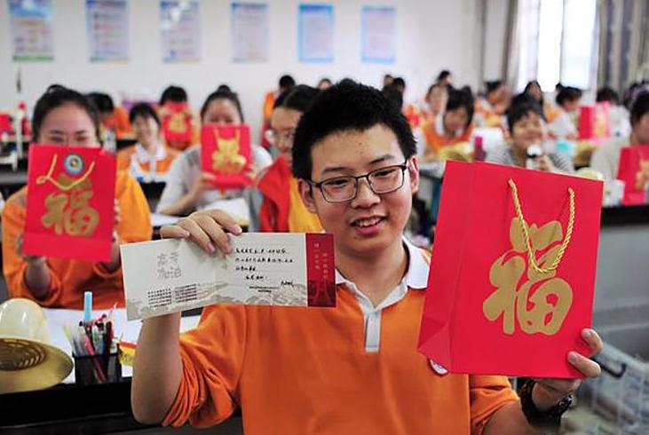 高考满分作文这世界需要你许嵩,高考满分作文情有独钟许嵩