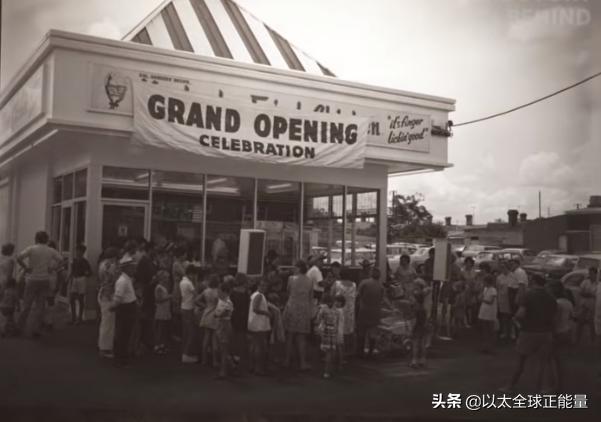 有八块腹肌的肯德基爷爷,肯德基老爷爷亲自做炸鸡