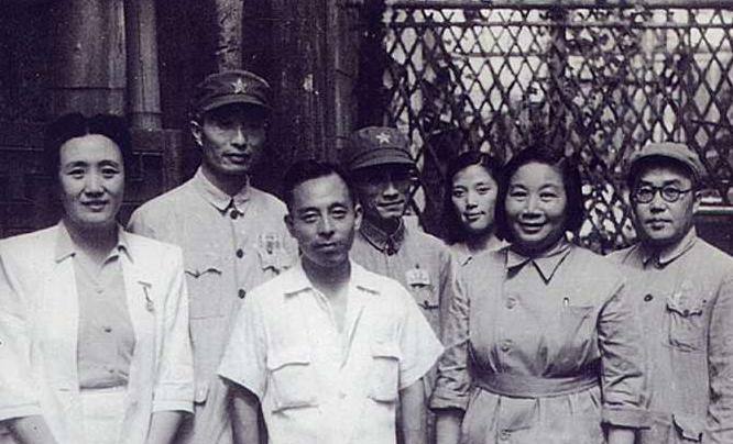 她离婚不要钱只要4个孩子，被丈夫讽刺养不起，努力6年终有回报