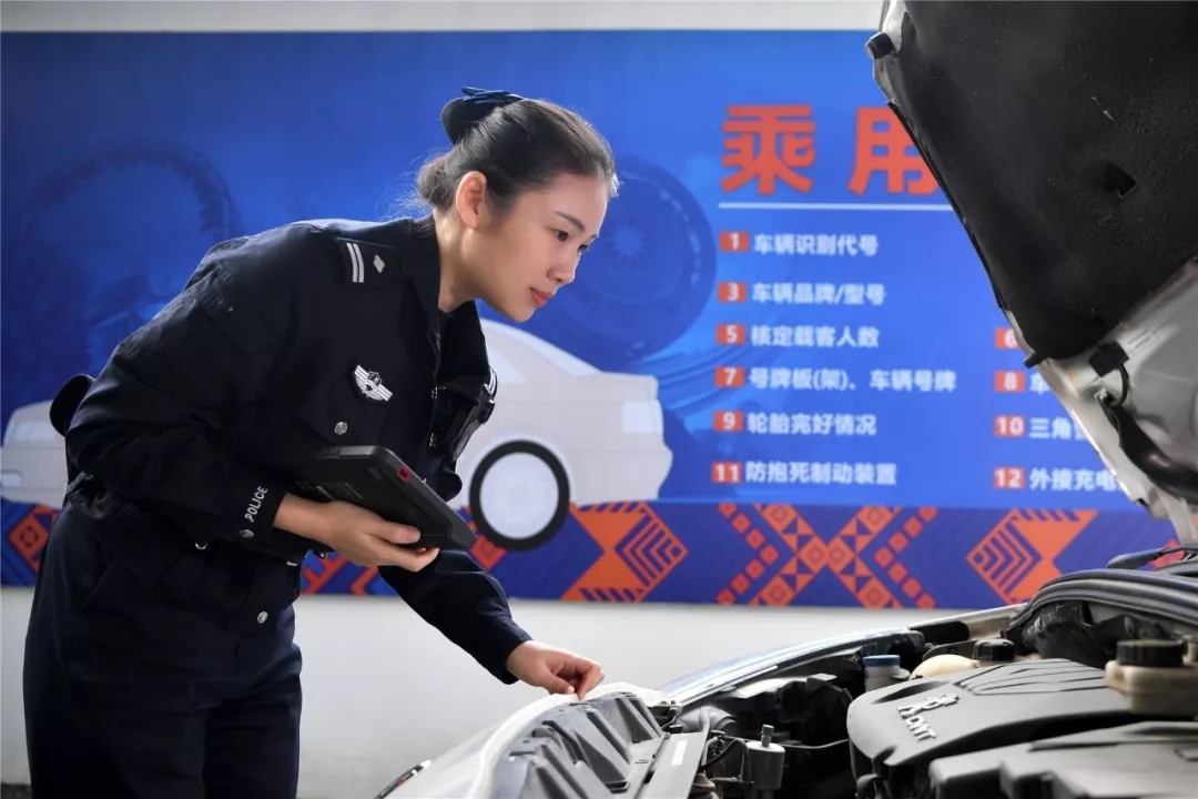 八桂公安巾帼英雄故事一|陈子丽：乘风破浪的警花发明家、车驾管达人