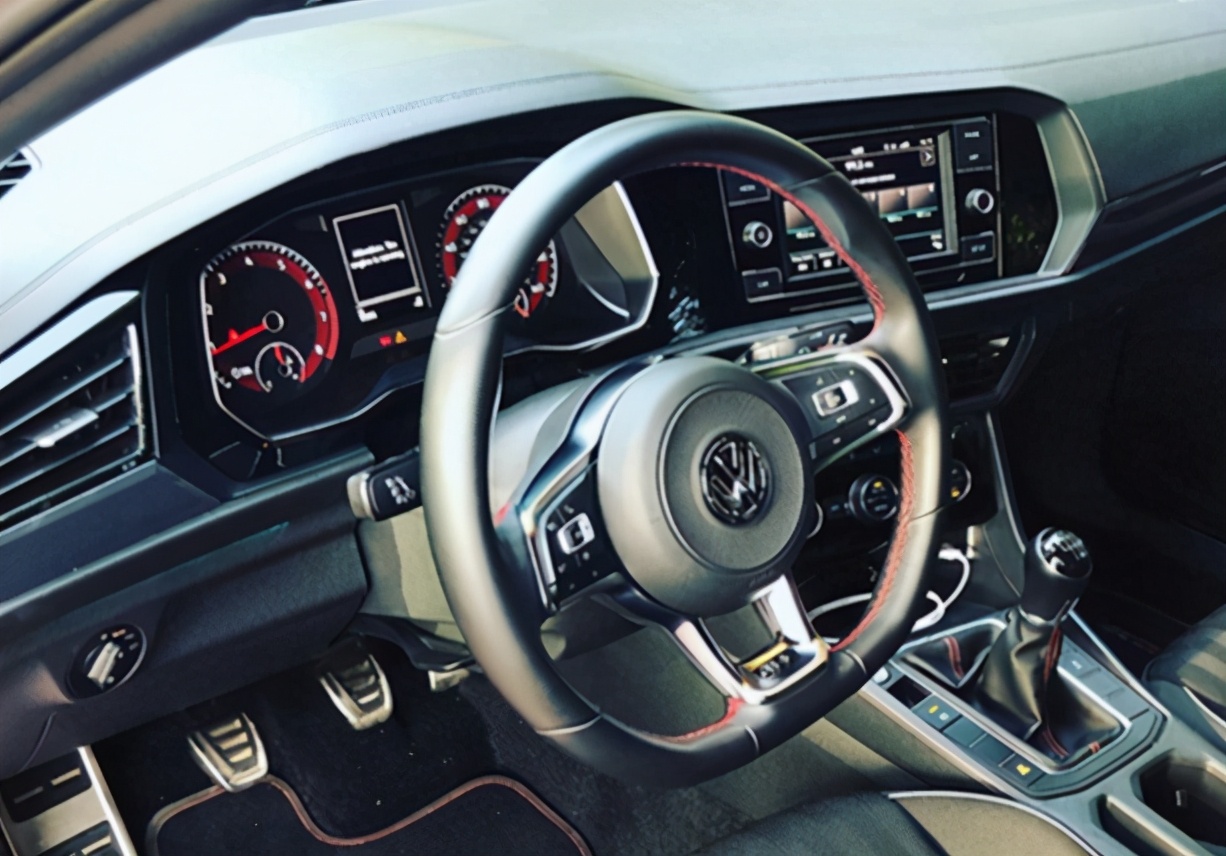 最新款本田思域和大众速腾对比,本田思域1.5t和速腾1.5哪个更好