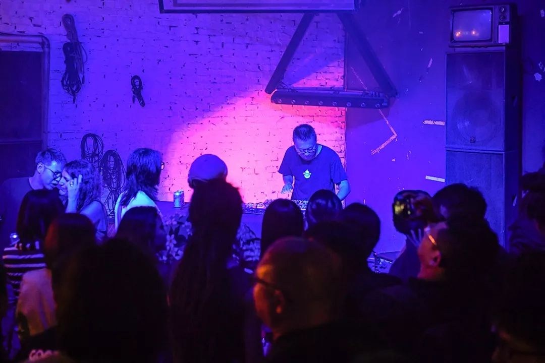 成都酒吧喝酒蹦迪指南,成都酒吧喝酒