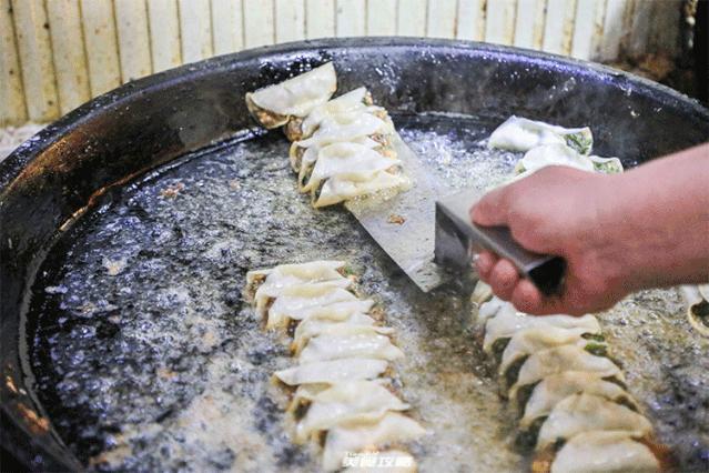 锅贴饺子四新道店,上海闵行开了几十年的锅贴店