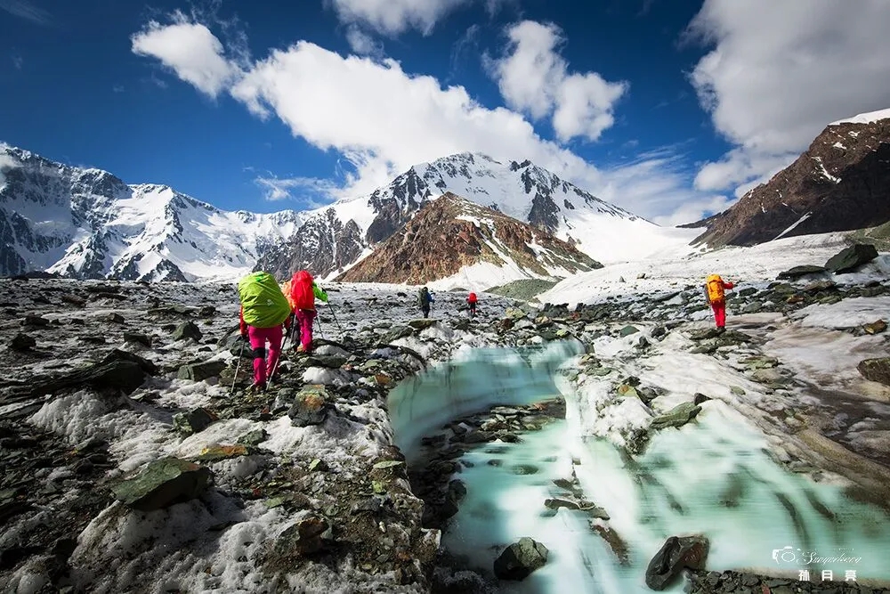新疆最凶险峡谷路,新疆博格达峰徒步路线