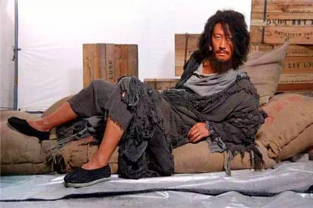 奶奶也许不懂得什么纸尿裤、牛仔裤，但是她一定懂得怎么爱你！