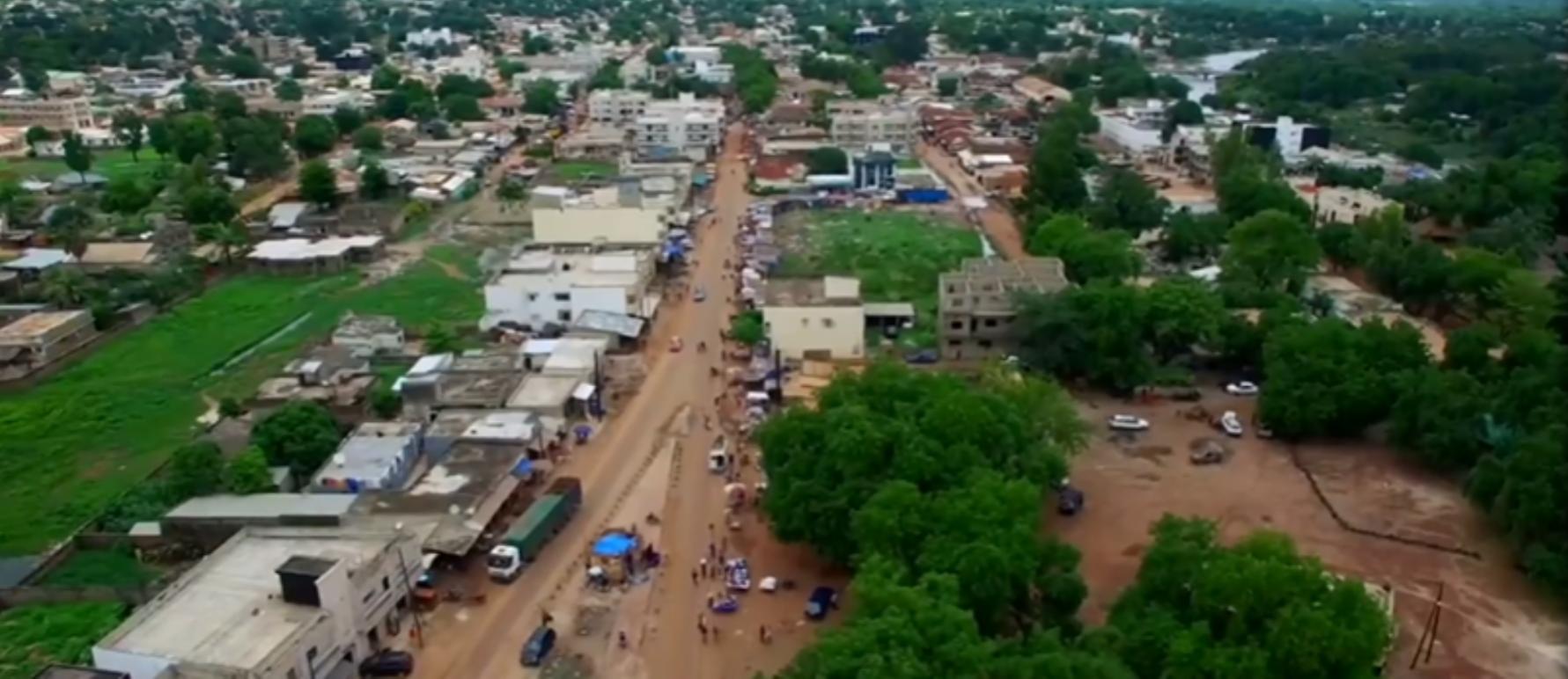 在非洲做生意有多难？60公里路开了两天，结果赚了2.5元