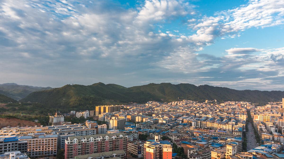 男子刺伤撞父母者被认定正当防卫,儿救母伤人被逮捕算正当防卫吗