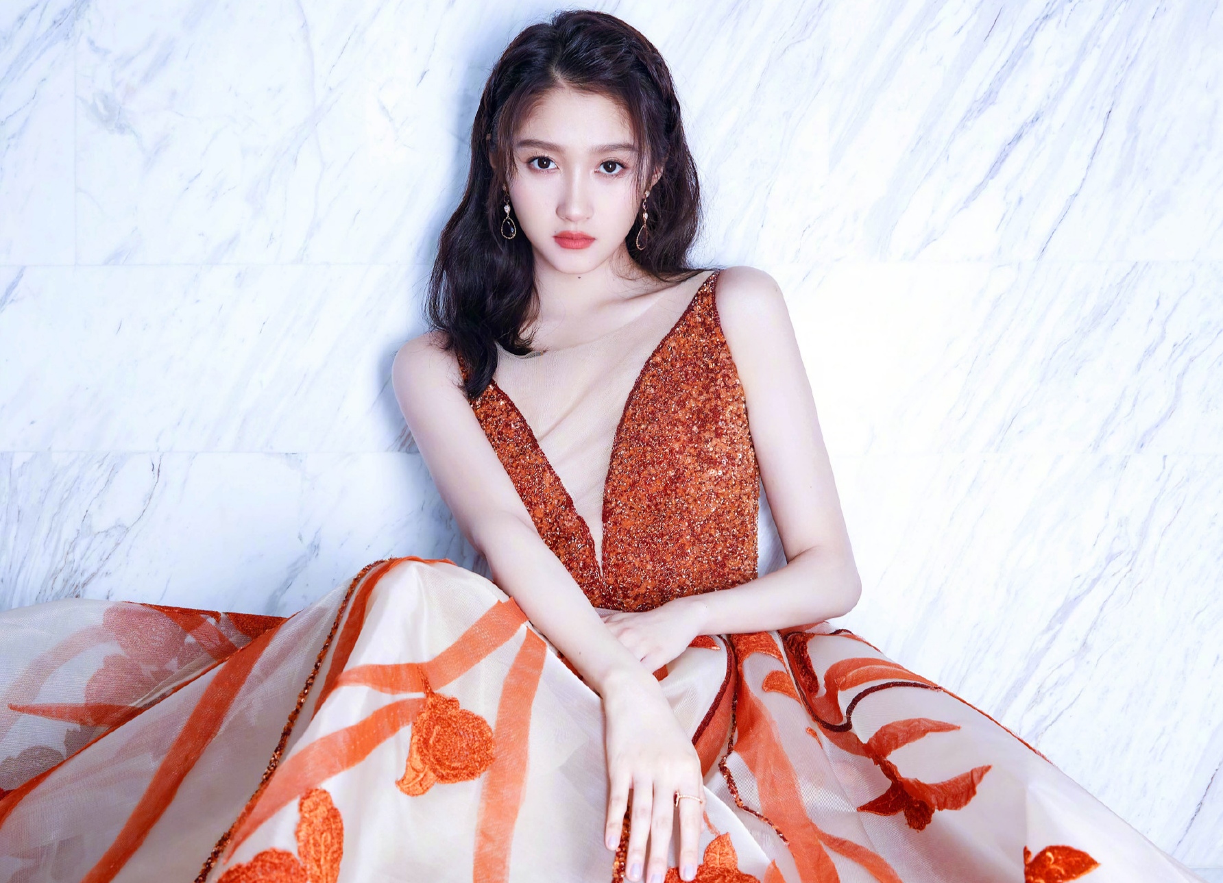 平价柔顺不毛躁不油腻洗发水,粗硬直发质适用洗发水