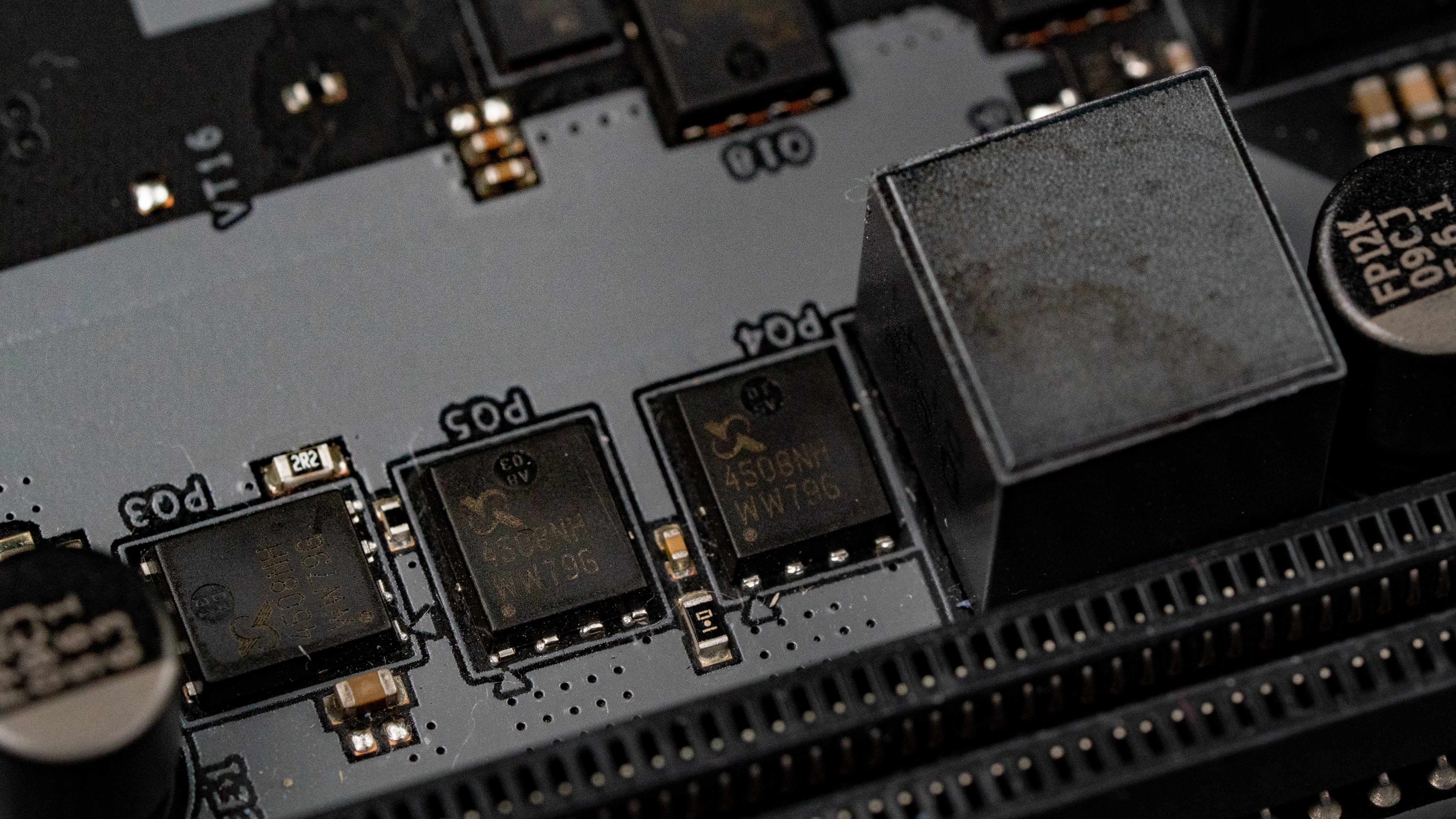 华擎b560m钢铁传奇评测,钢铁是怎样炼成的1957