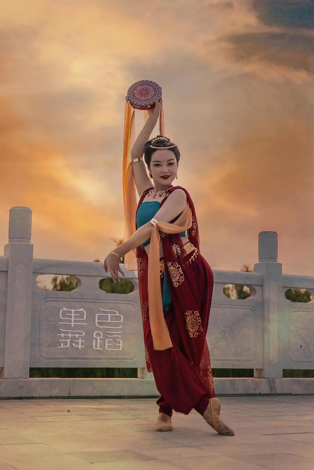 跳中国舞适合穿什么衣服,中国舞服装搭配