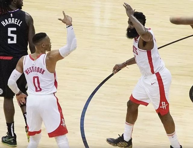 里弗斯被驱逐以后赛后接受采访,里弗斯和小里弗斯一起被驱逐