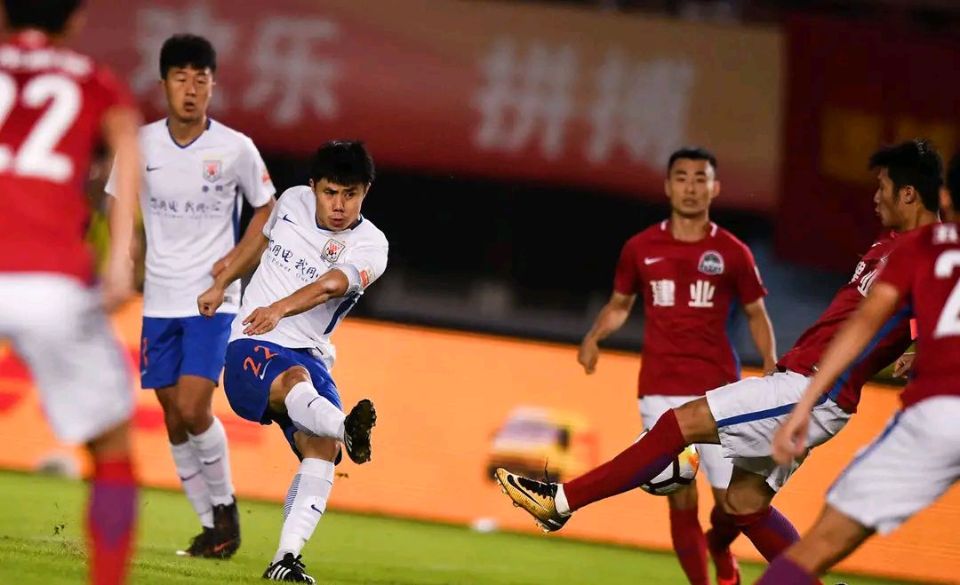 蒿俊闵国家队犯规任意球,蒿俊闵能踢前腰吗