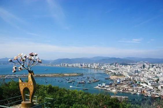 你好，我叫三亚，这是我的新版简历，请查收