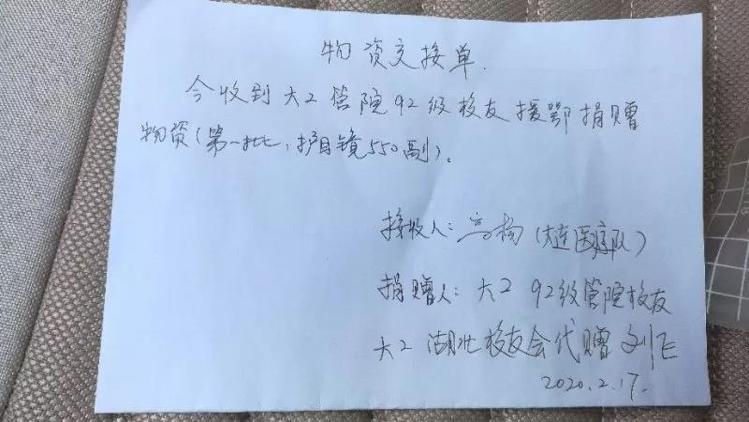 中国华人给意大利送口罩,中国华人给外国人送口罩