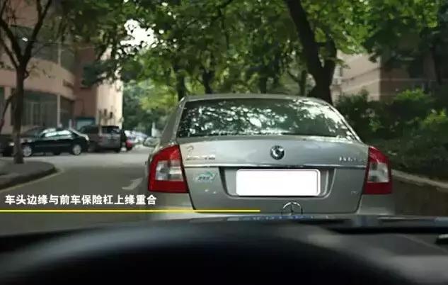 开车如何判断车头与前车距离,开车看不到前车盖怎么判断距离
