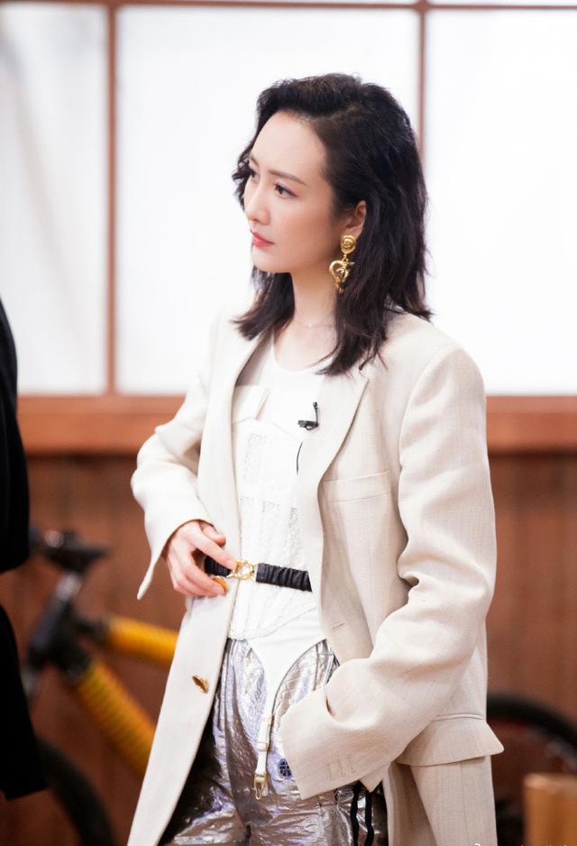王鸥最新穿西装,王鸥到底有多撩
