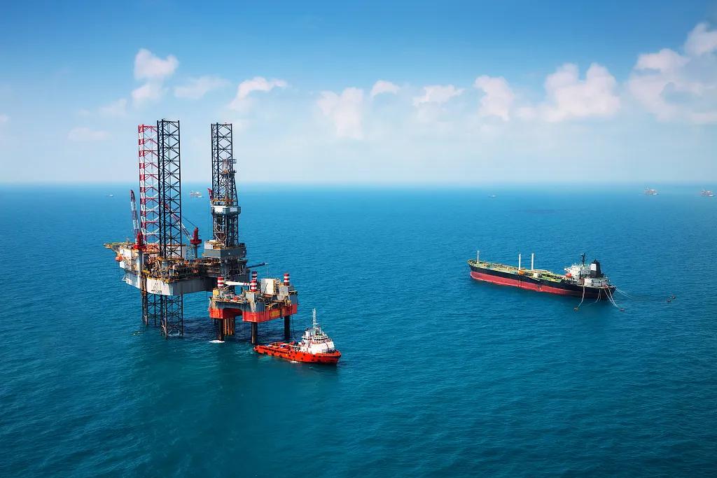 全球油罐遭争抢，油运业的“高光时刻”还能持续多久？